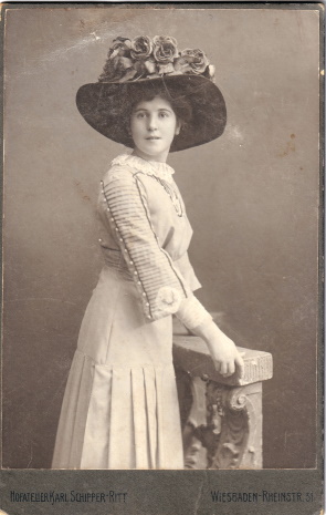 Retzel Elisabeth 1889 T.v.Retzel Fatz oo Niehl klein